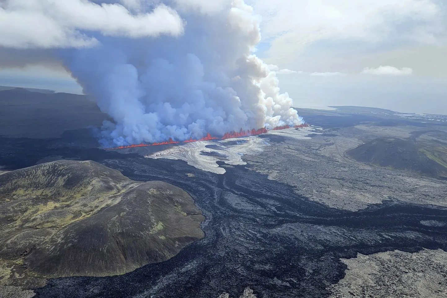 Islandil Reykjanese poolsaarel väikelinna Grindavíki lähistel leidis kolmapäeval, 29. mail aset uus vulkaanipurse, teatas riigi meteoroloogiateenistus.