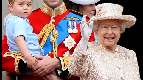 Щедрая бабушка: какое наследство от Елизаветы II получат принц Уильям и Кейт