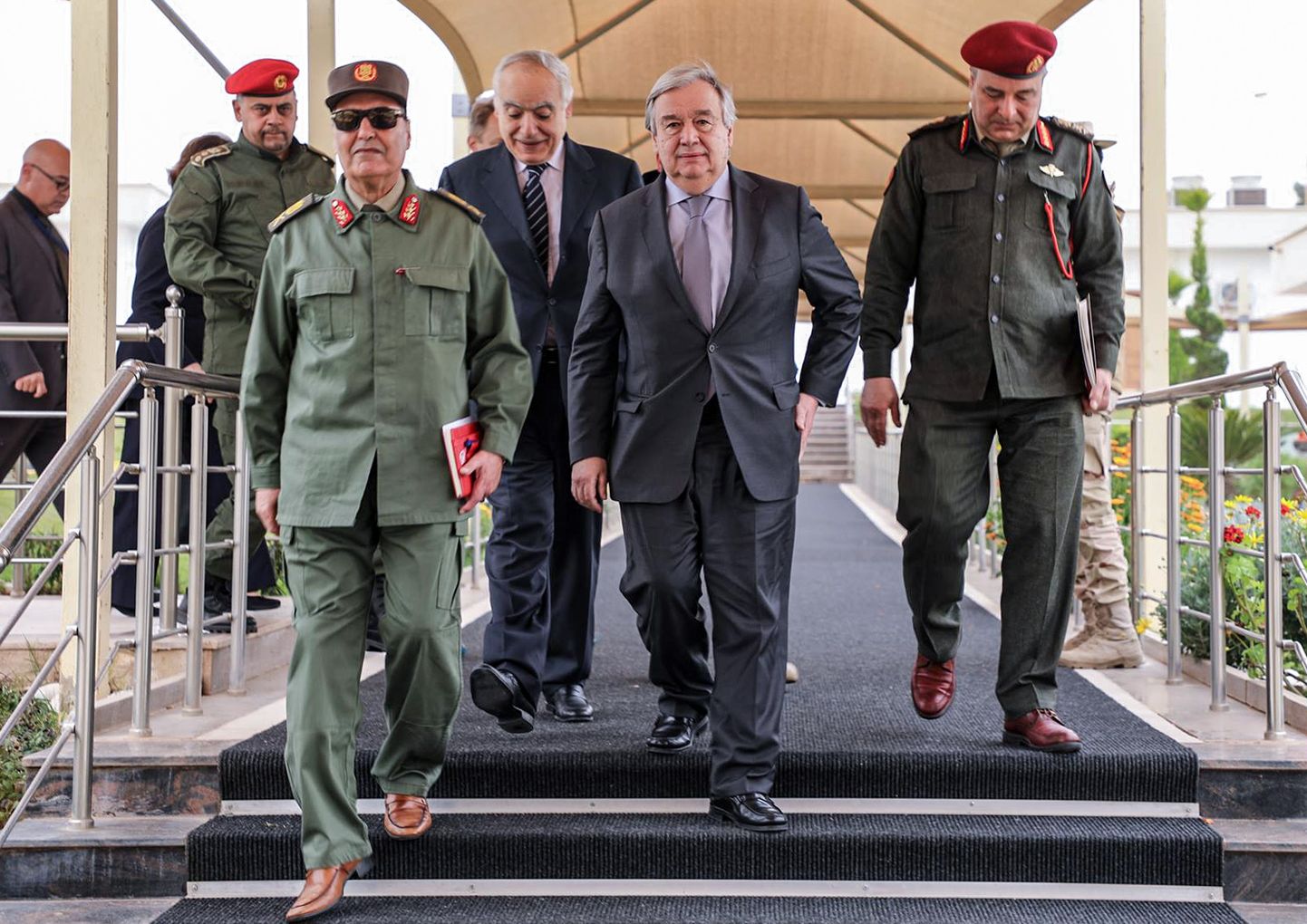 Khalifa Haftari koos Antonio Guterresiga.