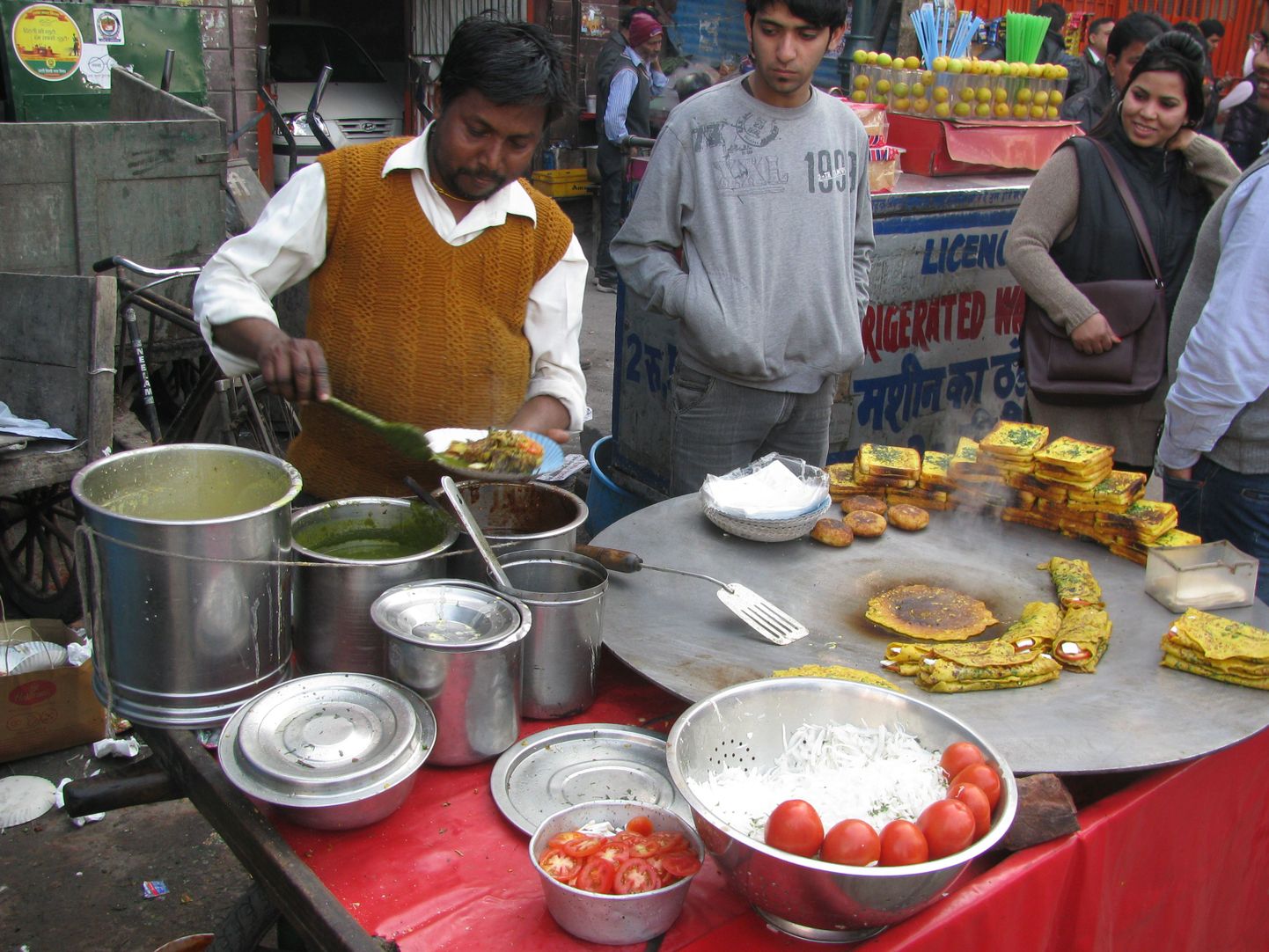 Kohalik toit on Delhis kuidagi India maitsega.