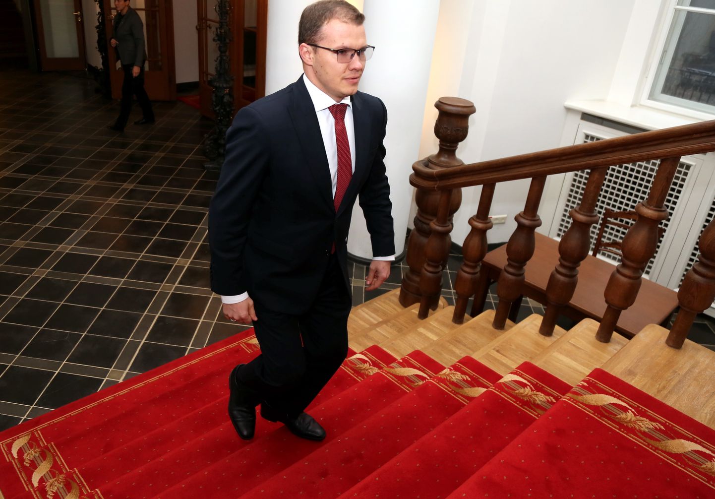 Nacionālās apvienības "Visu Latvijai!"-"Tēvzemei un Brīvībai/LNNK" Saeimas frakcijas priekšsēdētājs Raivis Dzintars ierodas uz tikšanos ar Valsts prezidentu Rīgas pilī, kurā pārrunās politisko partiju redzējumu par turpmāko valdības veidošanas procesu.