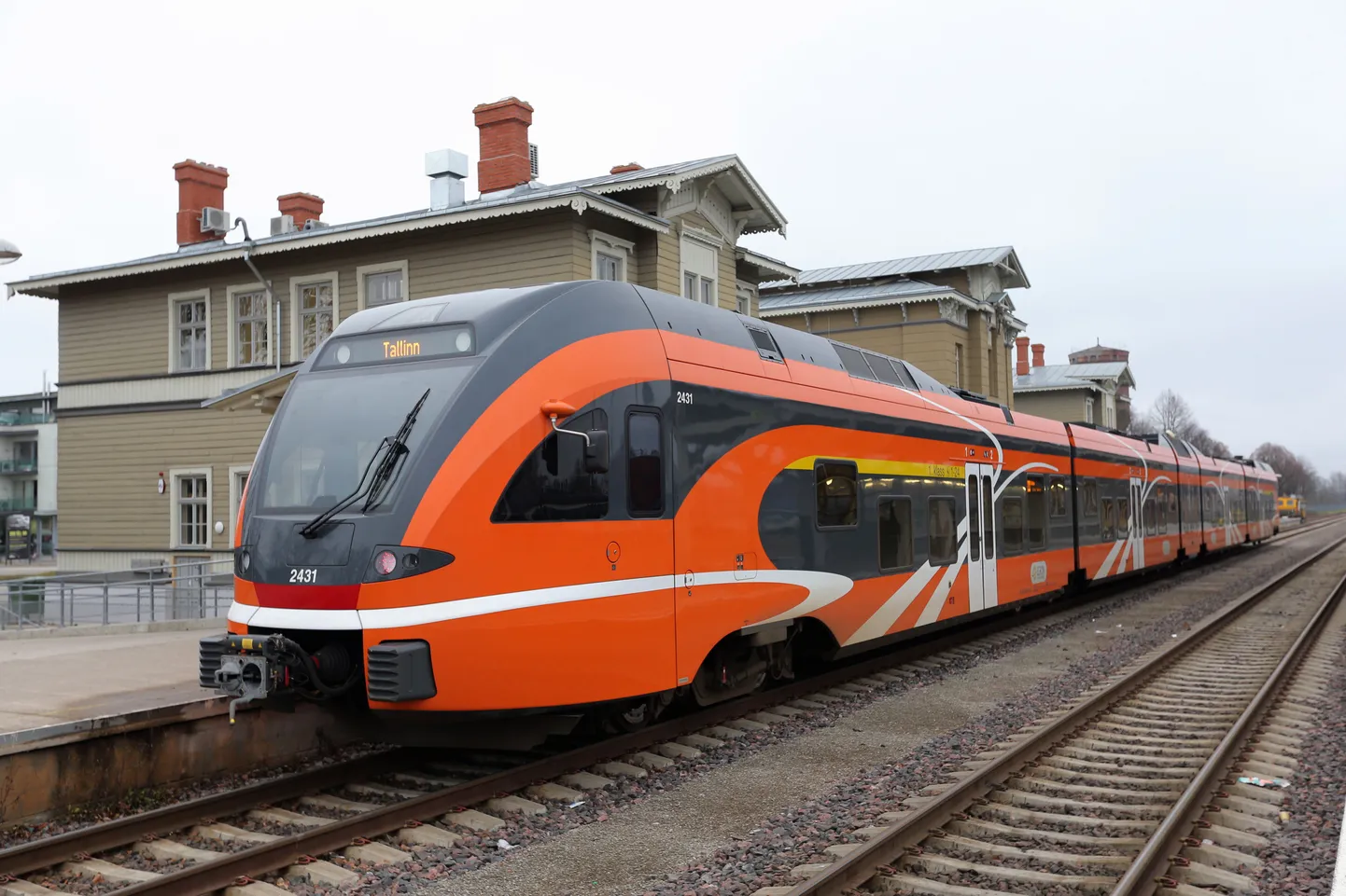 Elroni rong Tartu vaksalis.