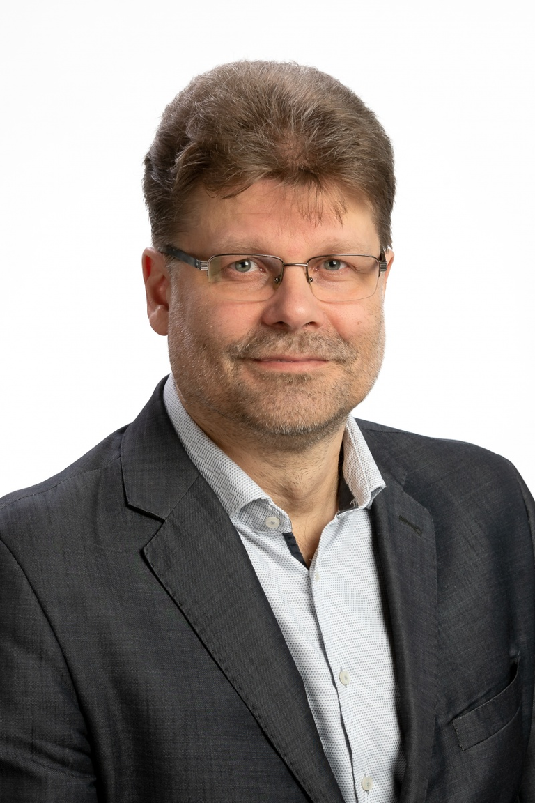 Tartu Ülikooli kirikuloo professori, humanitaarteaduste ja kunstide valdkonna prodekaani Riho Altnurme koostöö Soome kolleegidega algas 1996. aastal.