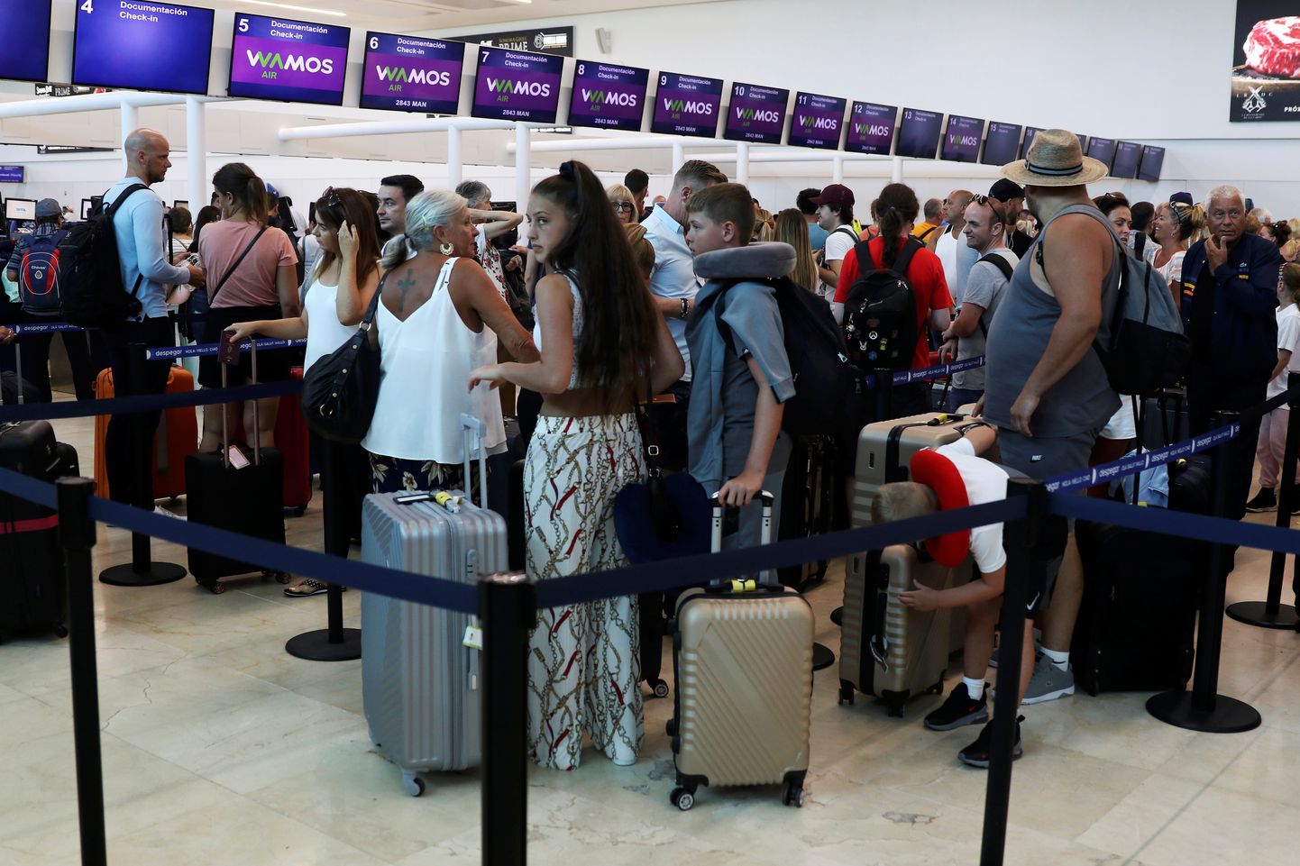 Cancuni lennujaamas tekkisid pärast Thomas Cooki pankroti teadet tohutud järjekorrad.