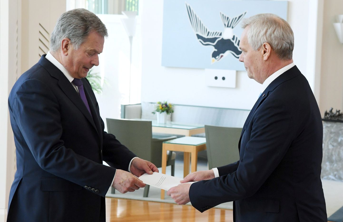 Soome peaministriks hääletatud Antti Rinne (paremal) kohtumas täna president Sauli Niinistöga.
