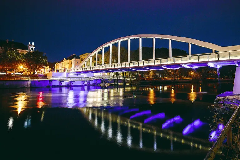Rekonstrueeritud Tartu kaarsilla esimene heli- ja valguskujundus.