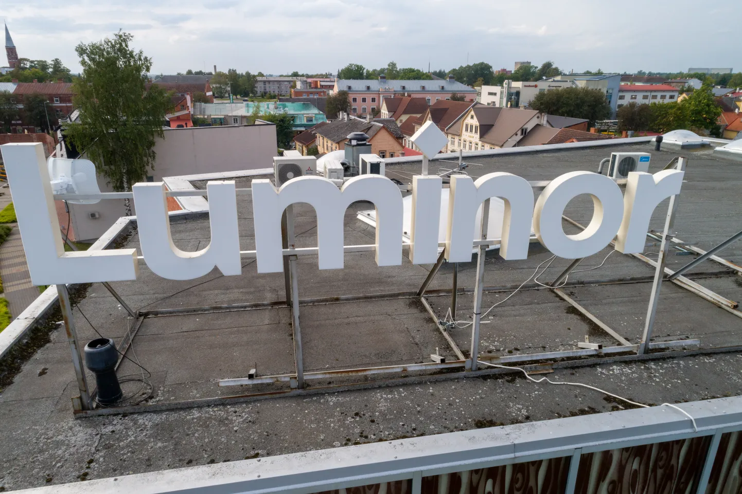 Luminor panga kontor Viljandis, aadressil Tartu tänav 8.