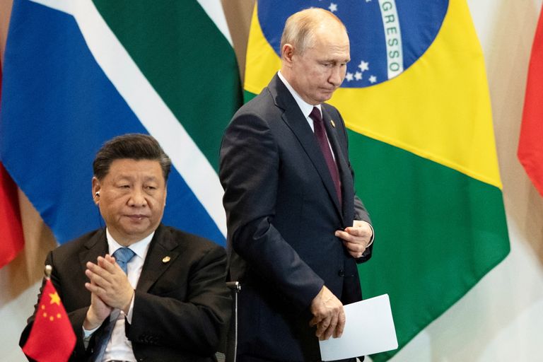 Лидер Китая Си Цзиньпин и Путин во время встречи стран БРИКС, Бразилиа, Бразилия, 14 ноября 2019 года.