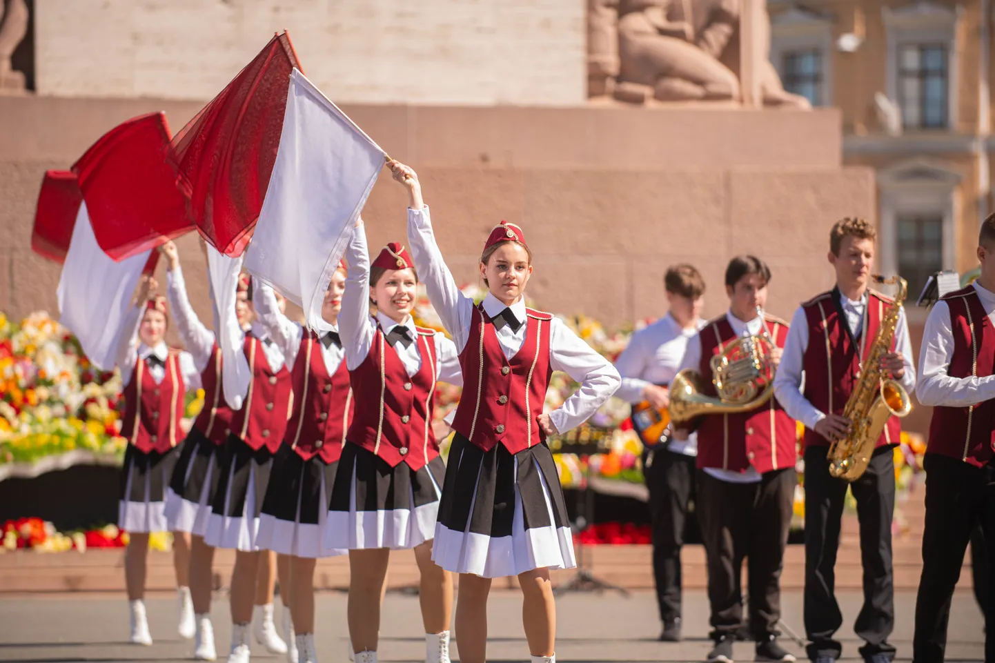 Rīgā cilvēki svin Latvijas Republikas Neatkarības atjaunošanas dienu