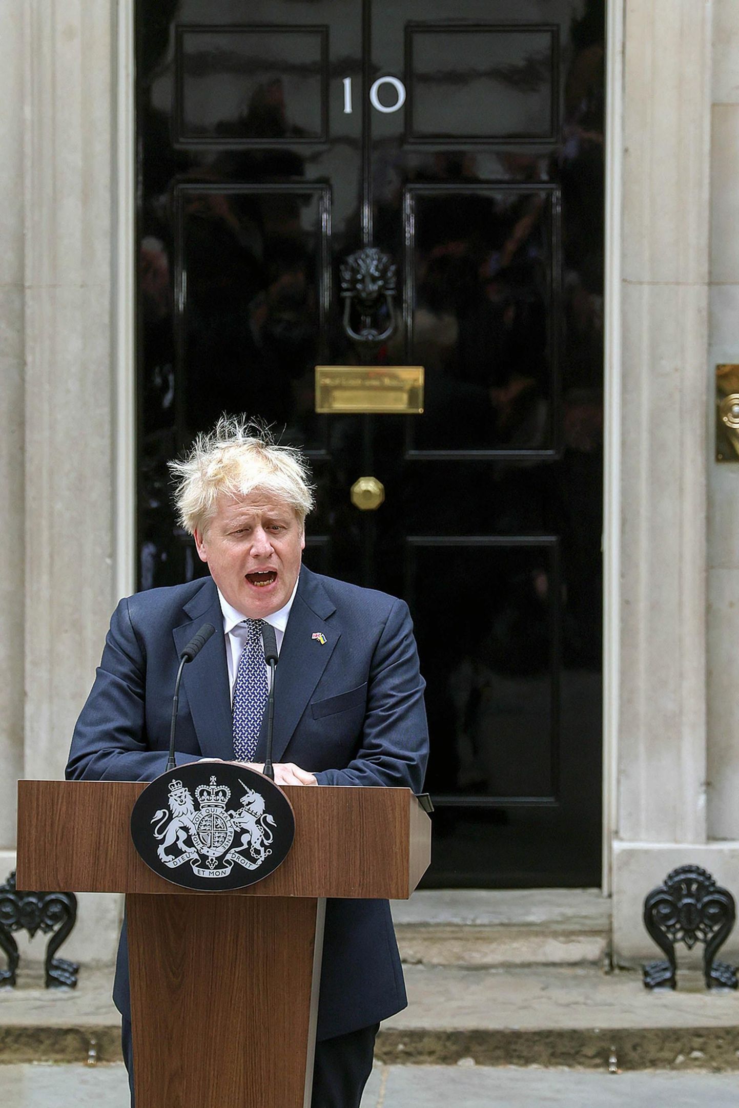Briti konservatiivide esimehe kohalt eile lahkunud peaminister Boris Johnson süüdistas eile Londonis enda ametiresidentsi ees tehtud avalduses erakonnakaaslasi tema maailma parimalt töökohalt minema sundimises. 