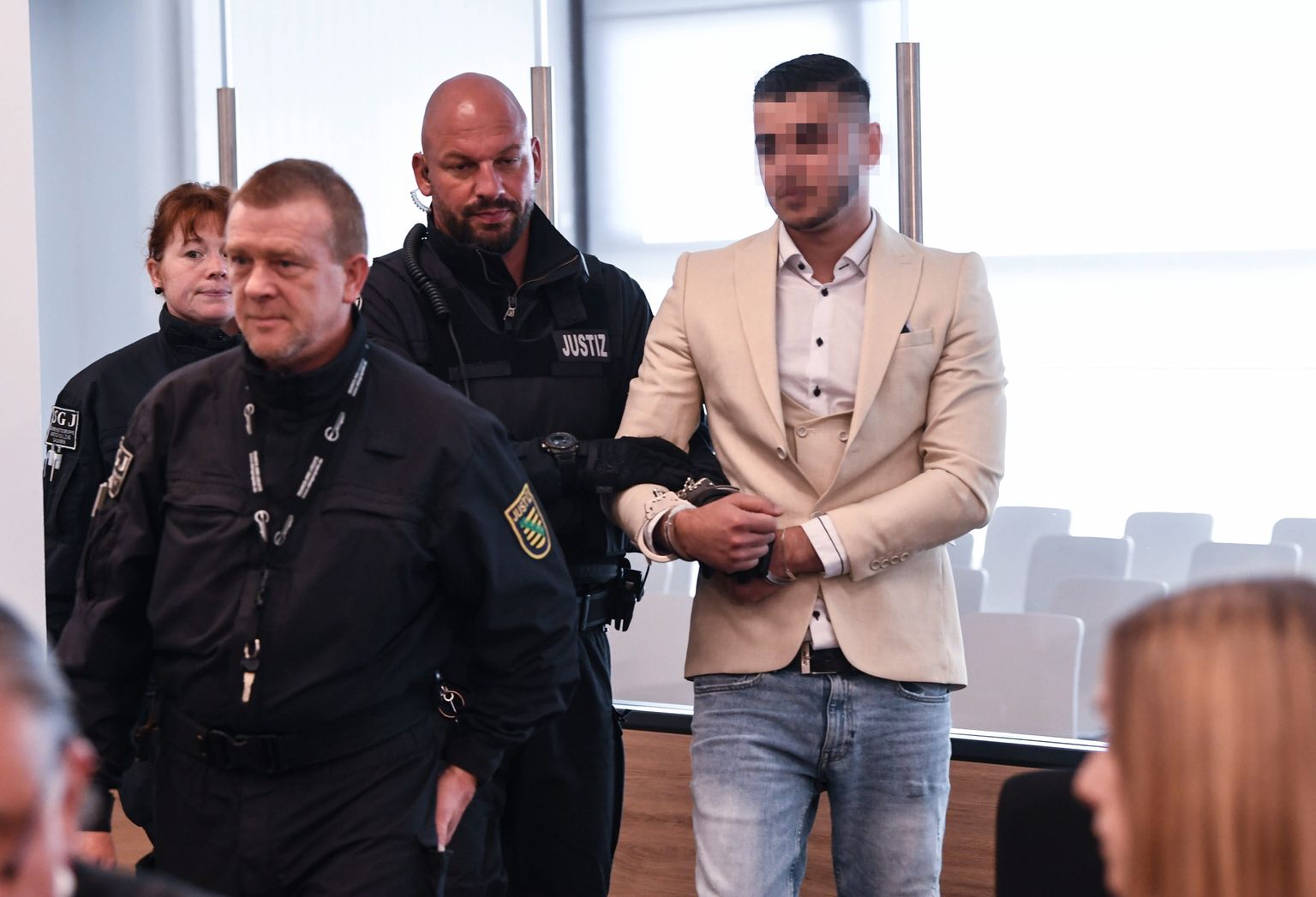 Ohvri surmaga lõppenud pussitamises süüdistatud mees sai täna Dresdeni kohtus teada talle määratud karistuse.