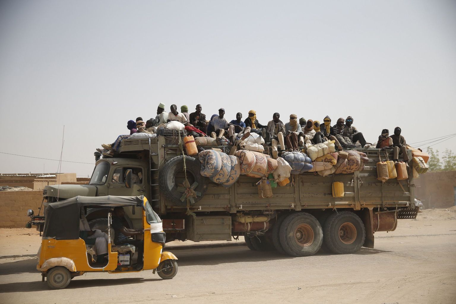 Sisserändajate veok Agadezi lähedal