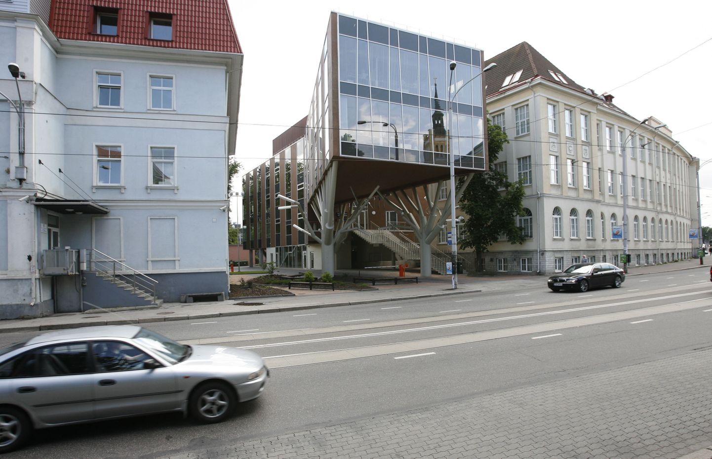 Tallinna kesklinna endine politseimaja asub Inglise kolledži hoone kõrval.