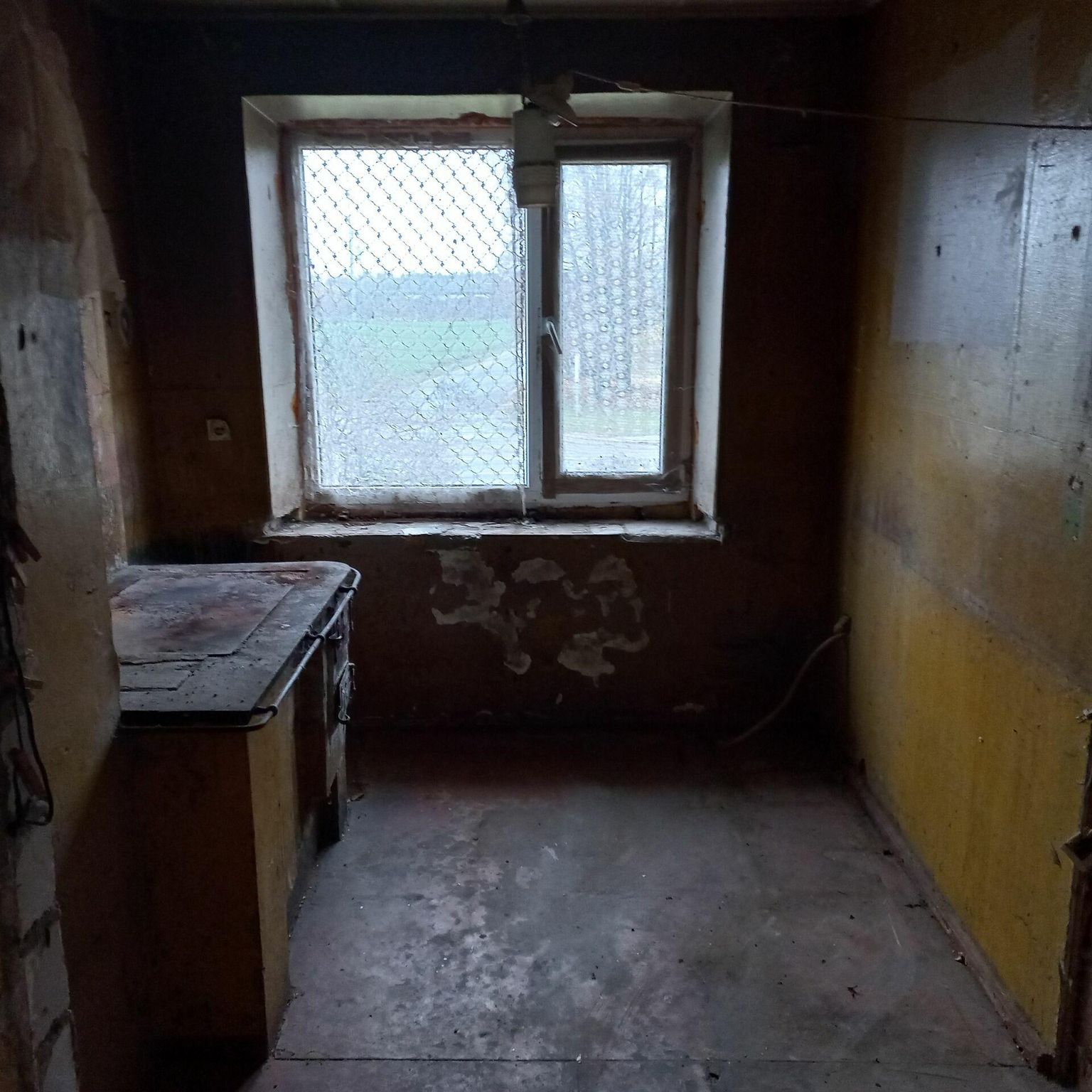 Oksjonil olnud korteri köögis pole isegi aknaid vahetatud.