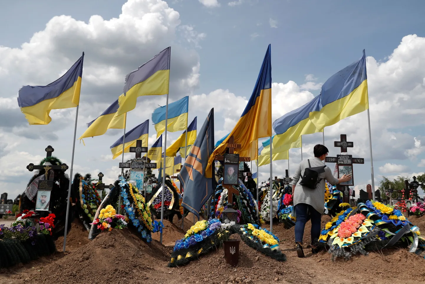 Lahingutes langenud Ukraina sõdurite hauad Zaporižžja lähistel riigi lõunaosas.