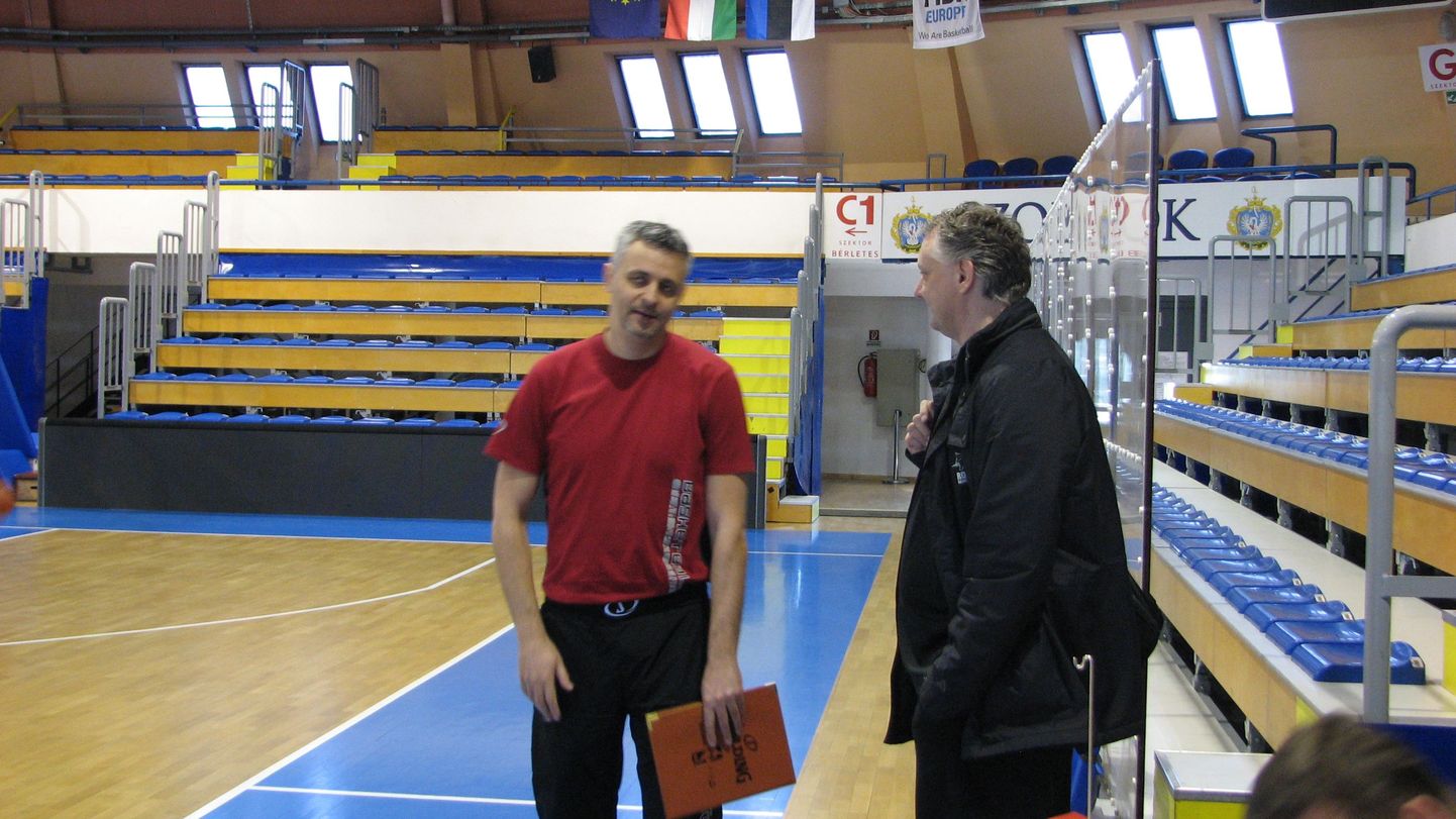 Rocki peatreener Gert Kullamäe ja Szolnoki peatreener Dragan Aleksic täna hommikul mängusaalis vestlemas.
