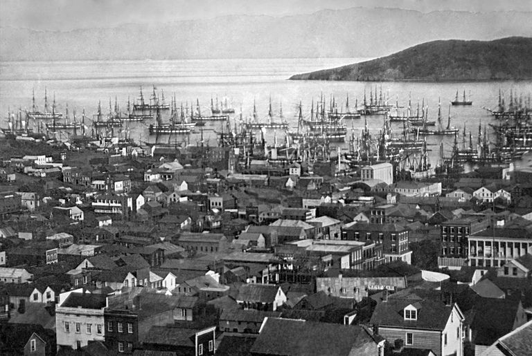 Mahajäetud kaubalaevad 1850. aastate alguses San Francisco sadamat ummistamas.