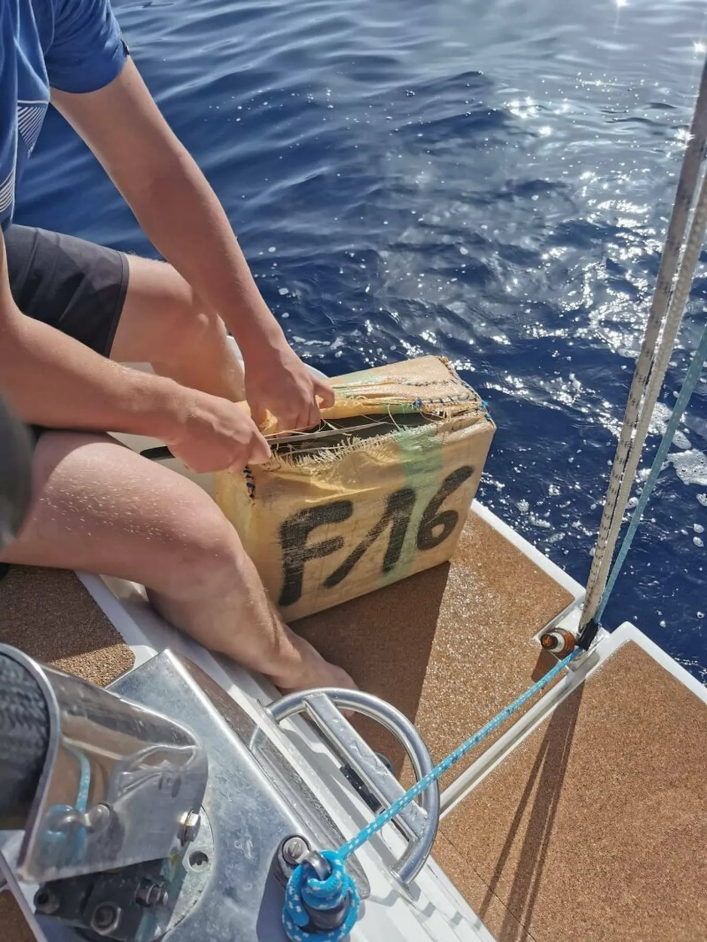 Tenerife lähedalt merest leitud narkootikumipakk