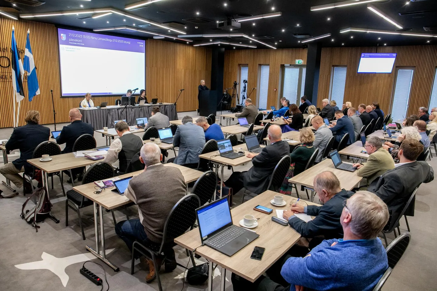 Volikogu koguneb Estonia spaahotelli konverentsisaalis.