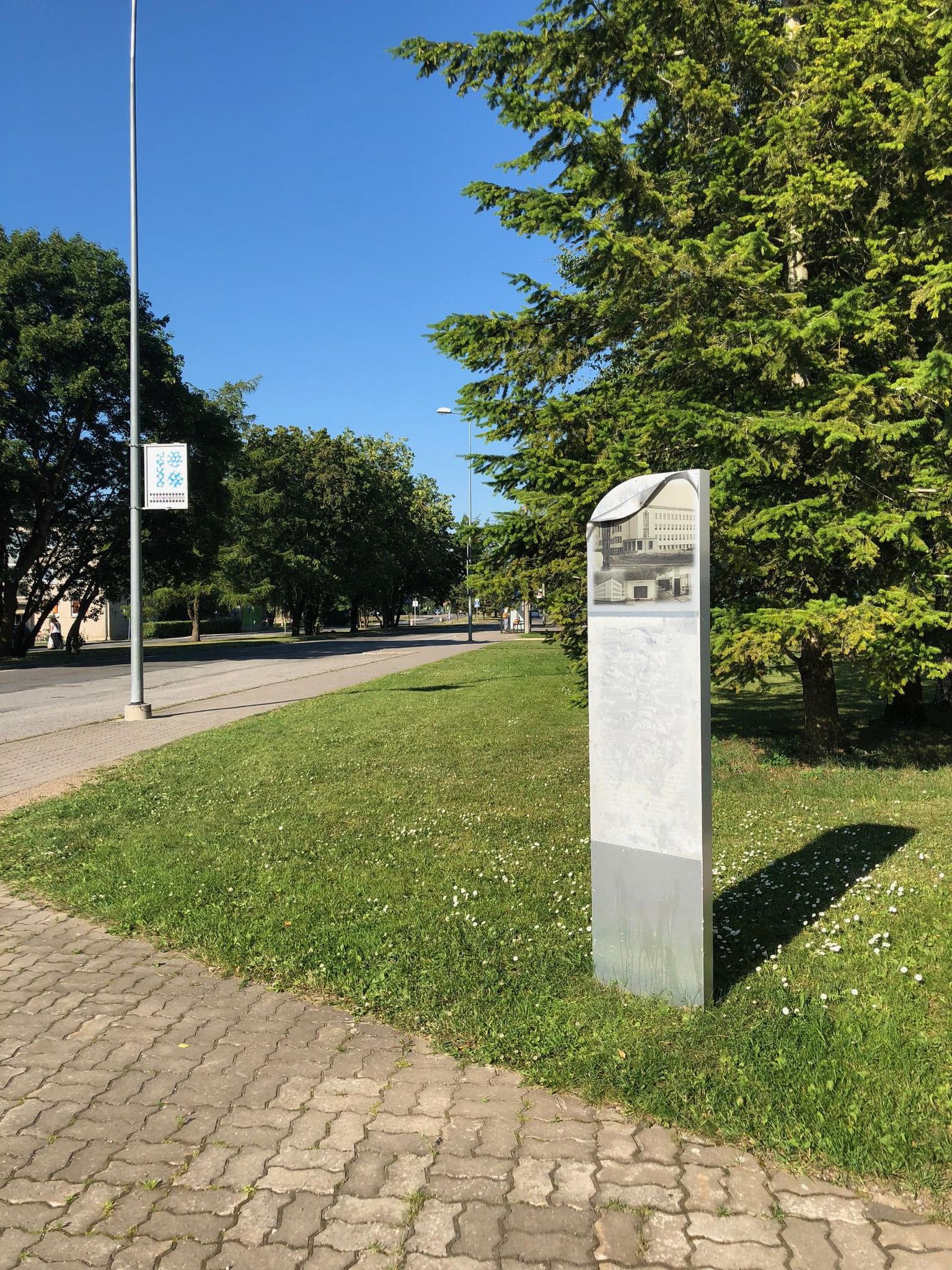 Kotli maja infotahvel lõhuti ära.