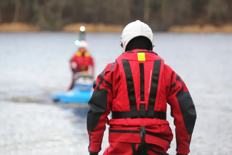 Kaatriga otsiti kadunut Reiu jõe suudmest Kesklinna sillani, üle vaadati jõe mõlemad kaldad. Otsiti Reiu jõe suudmest ülesvoolugi. Reiu jõe suudmes otsiti Simot sonariga.