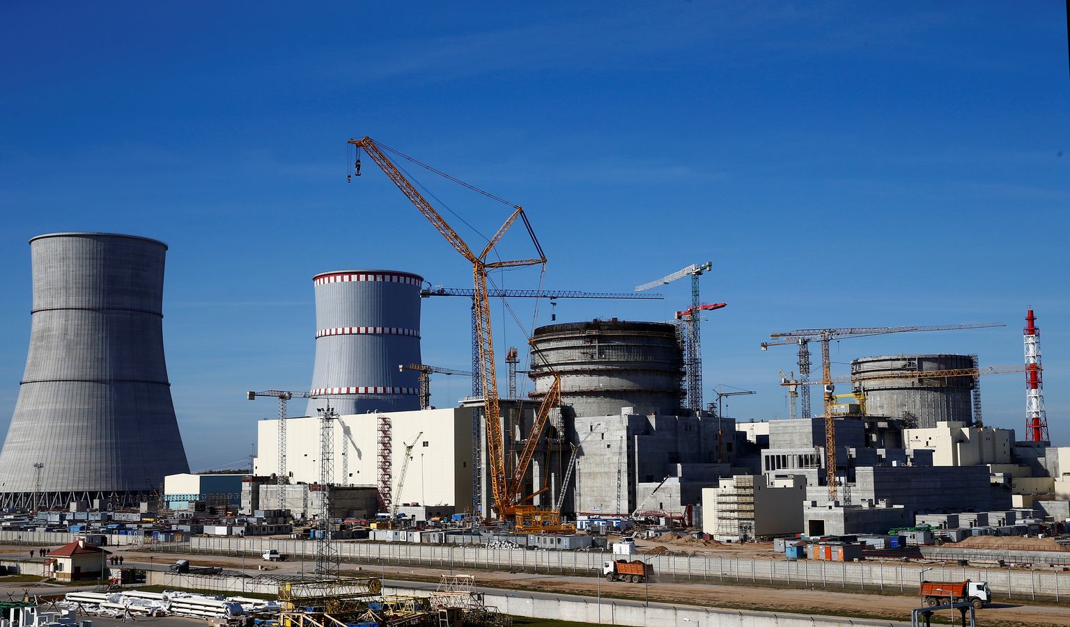 Белорусская или Островецкая АЭС — строящаяся атомная электростанция типа АЭС-2006. Стройплощадка расположена у северо-западной границы Белоруссии в 18 километрах от города Островец Гродненской области, в 50 км от Вильнюса.