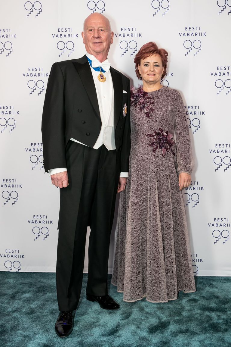Endine riigikogu esimees Toomas Varek ja Ljubov Ööpik. Ljubov kannab Tiina Talumehe kleiti.