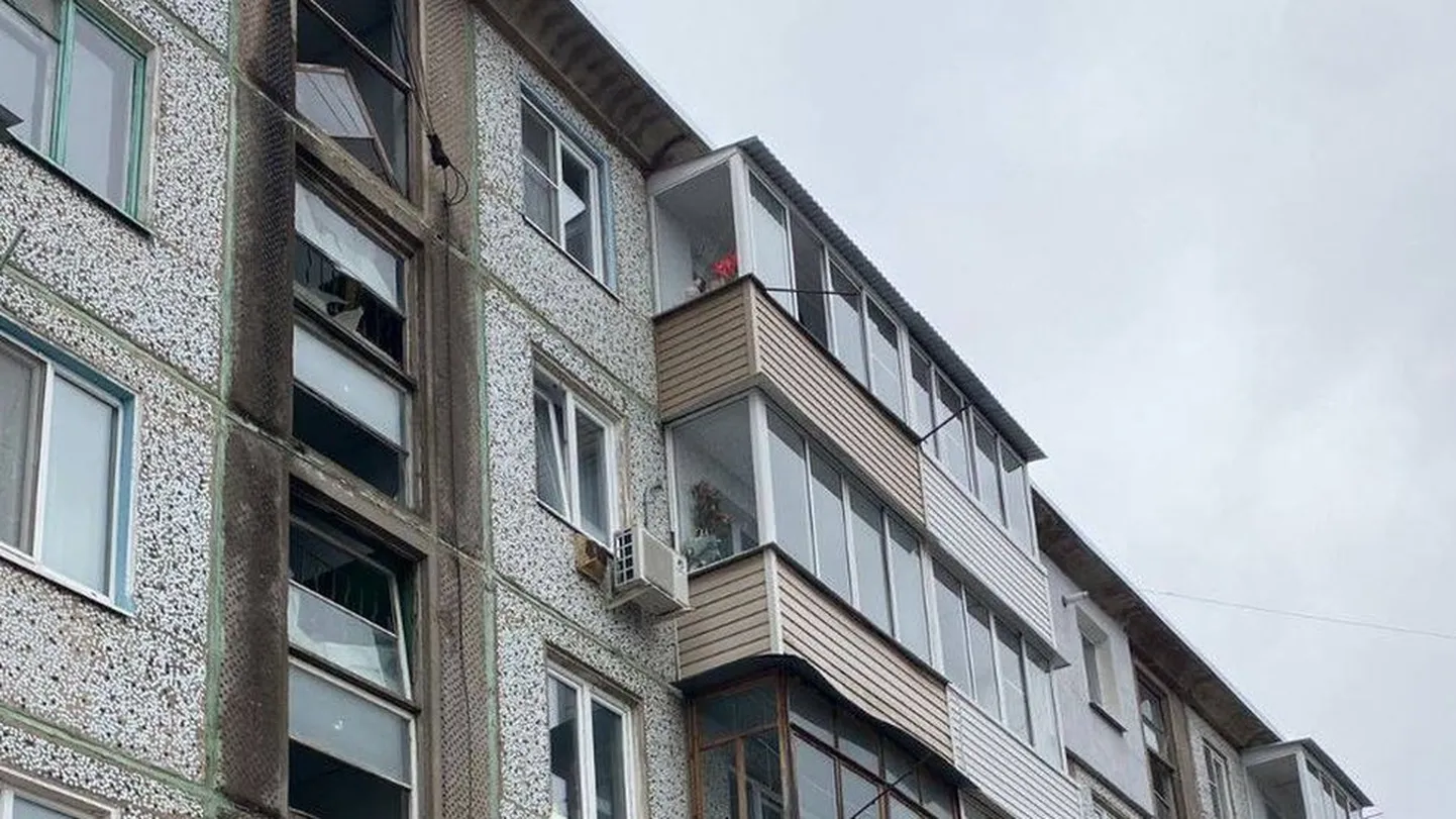 По данным МЧС, от взрыва пострадали три дома. Местные жители прислали это фото телеграм-каналу "ЧП Тула".