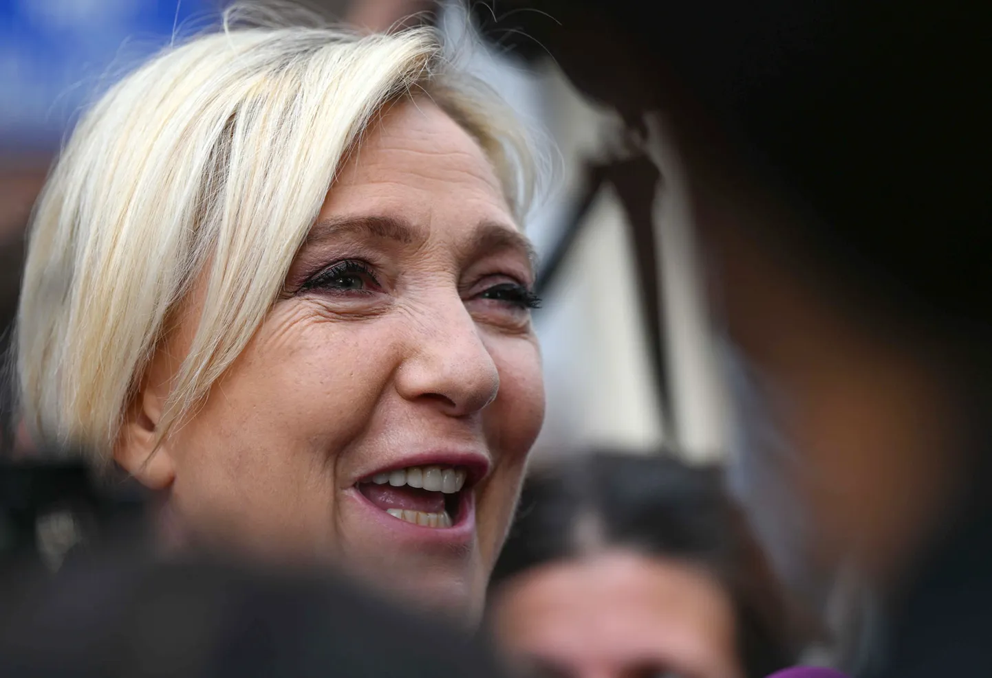Prantsuse Rahvusliidu juht Marine Le Pen rõõmustab edukate valimistulemuste üle.