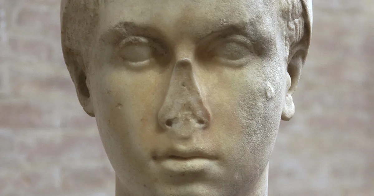 De ce au fost tăiate nasurile și capetele statuilor antice?