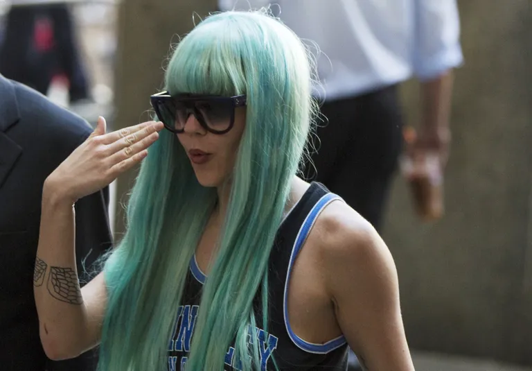 Näitlejanna Amanda Bynes New Yorkis kohtusse jõudmas aastal 2013.