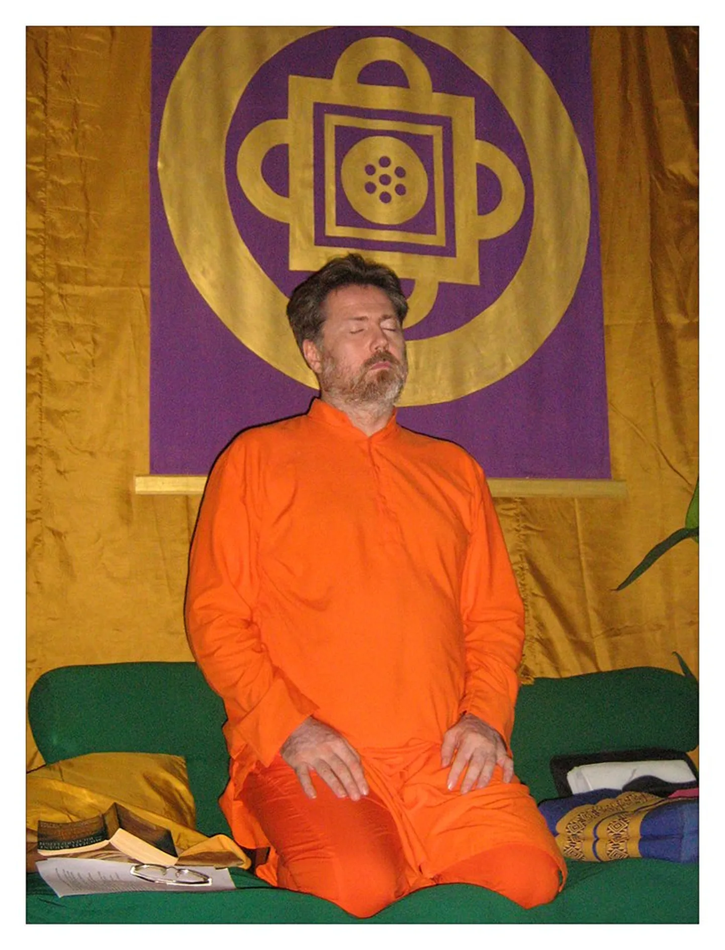 Swami Vivekananda Saraswati, kodanikunimega Narcis Tarcau