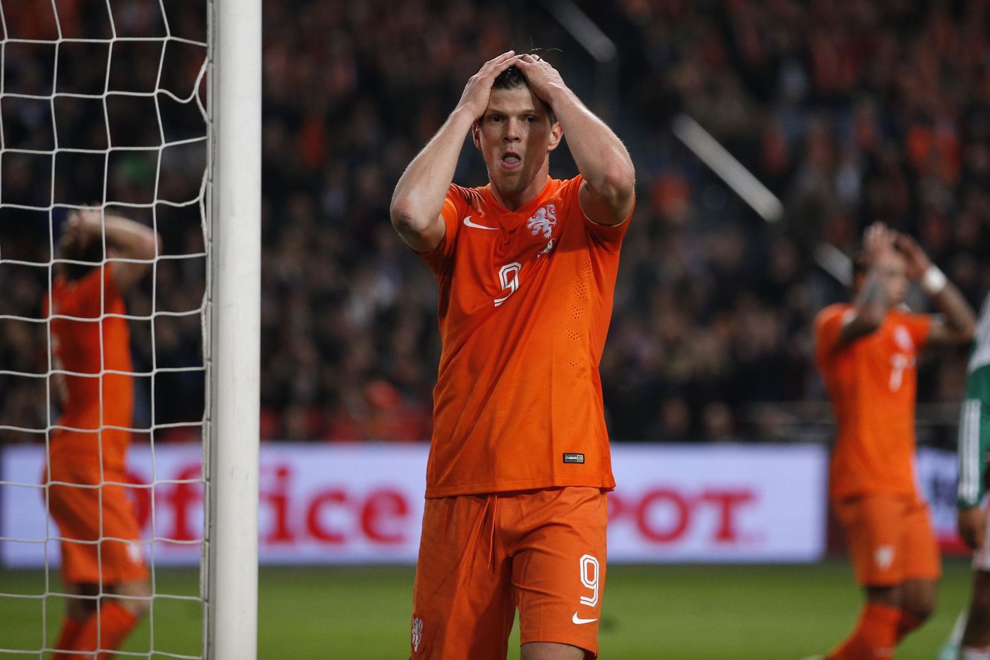 Klaas-Jan Huntelaar ei suutnud palli tühja väravasse lüüa.