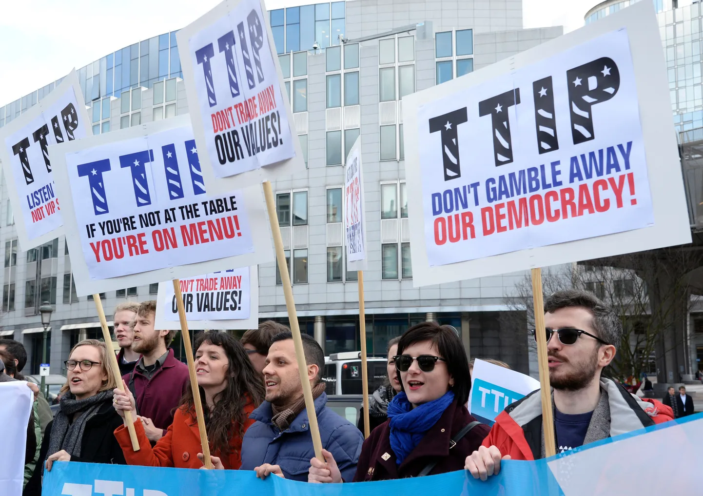 TTIP-i vastane demonstratsioon Euroopa Parlamendi ees selle aasta veebruari lõpus.