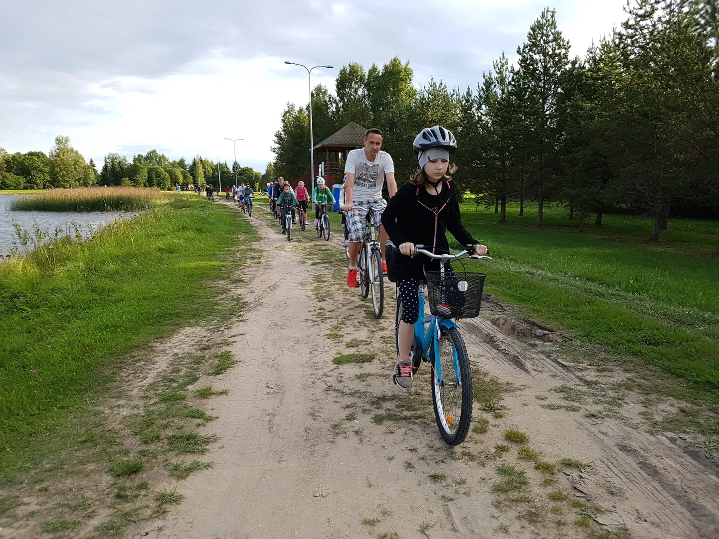 Paide õhtused rattasõidud on toast välja meelitanud paljud hobiratturid.