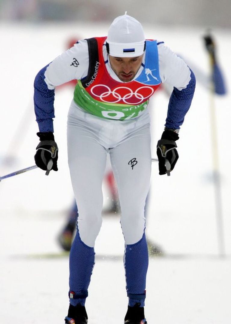 Андрус Веэрпалу на Олимпиаде в Турине, где он выиграл золото в гонке на 15 км.