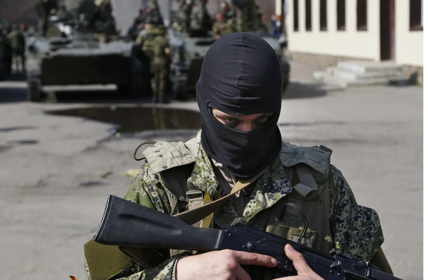 Боец антиправительственных сил на востоке Украины.