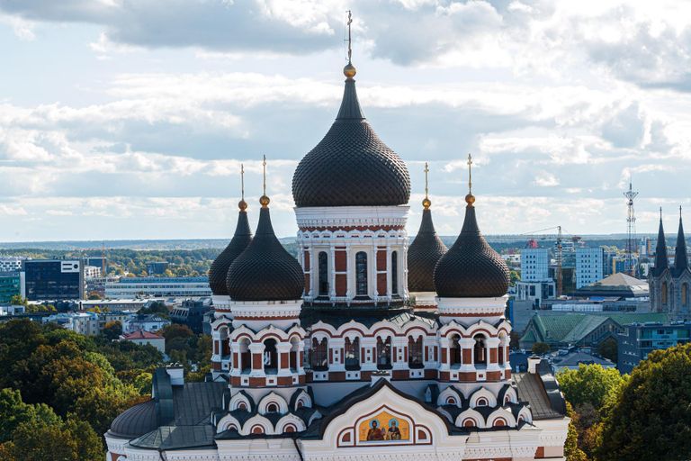 The Alexander Nevsky Cathedral, listed as an asset of the city of Tallinn, has been given to the Russian Orthodox Church to use and is under the direct authority of Patriarch Kirill, who has declared a holy war.