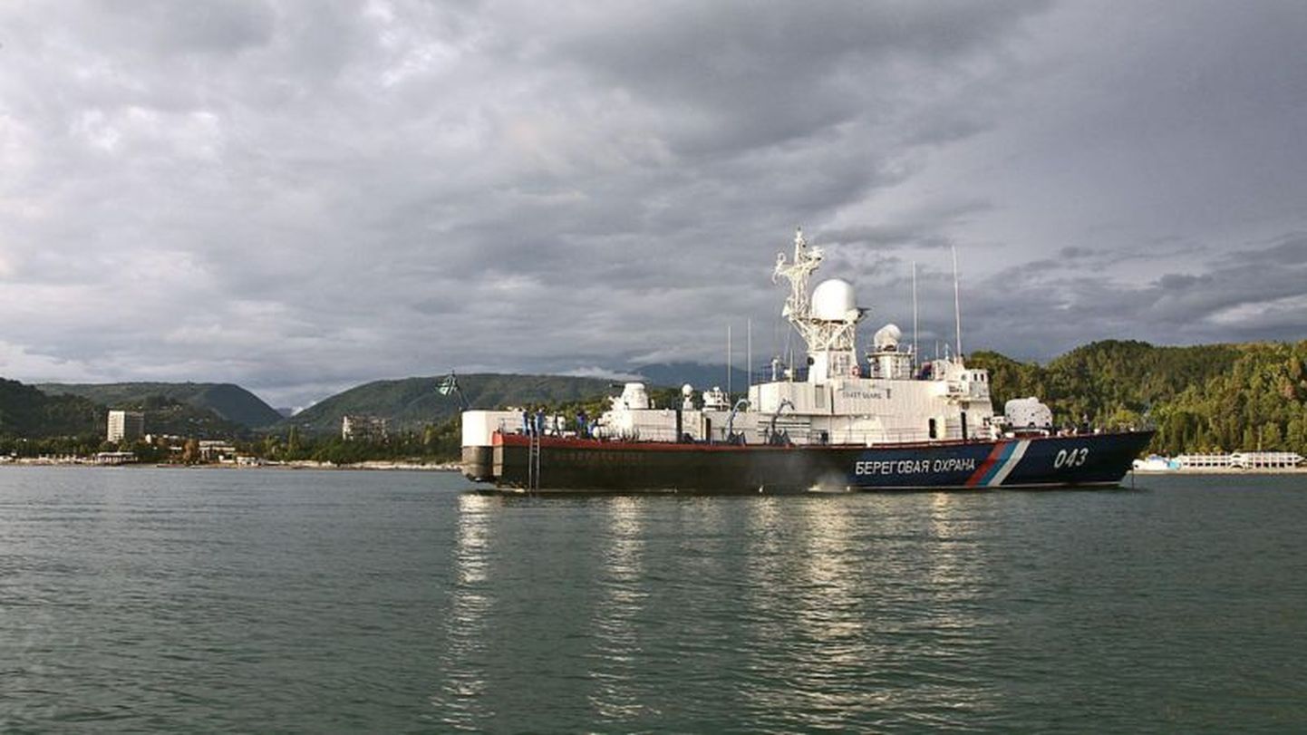 Российский корабль патрулирует берега Абхазии, 2009 год
