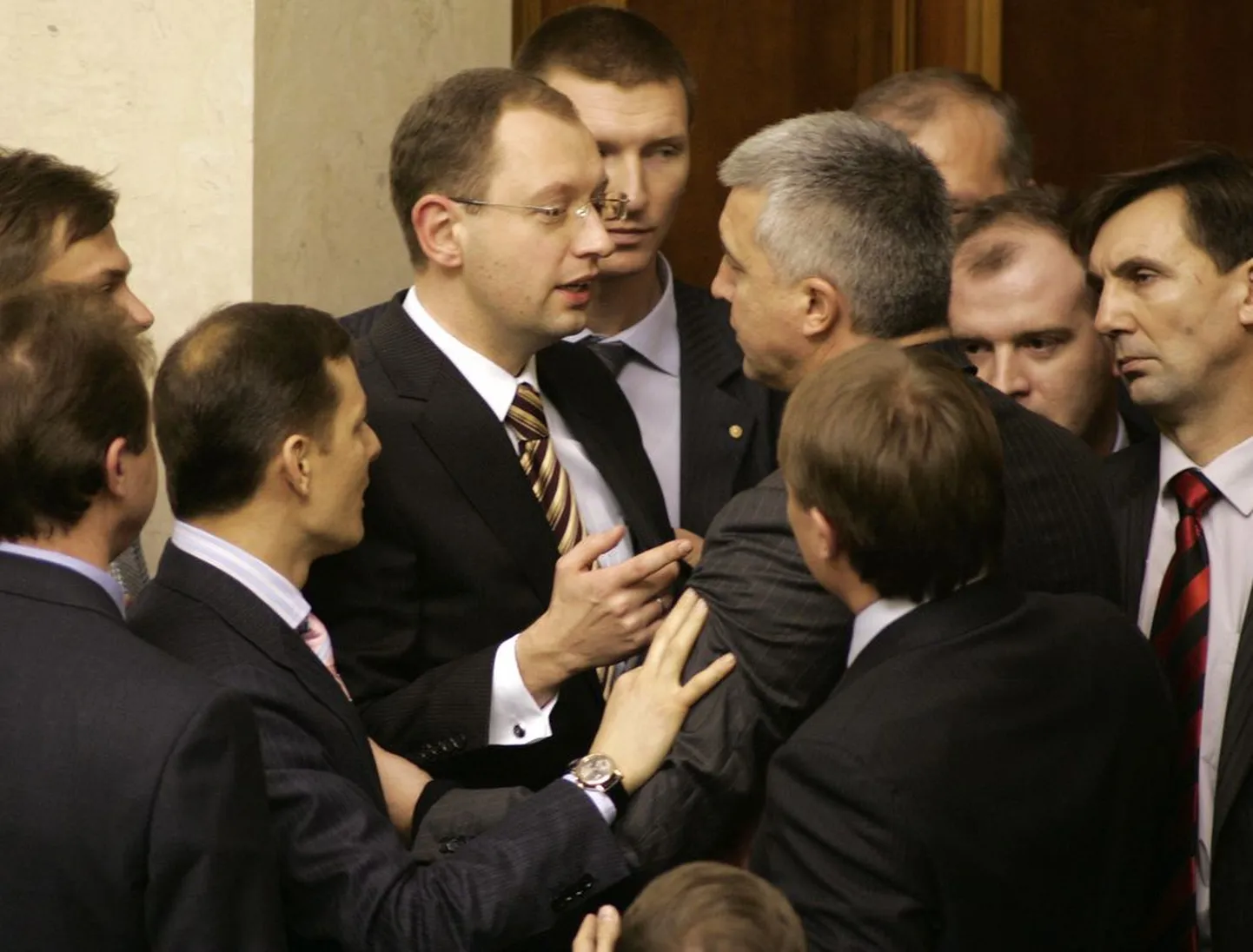 Praeguse peaministri Arseni Jatsenjuki vastasseis Regioonide Partei saadikutega ajal, mil ta oli veel parlamendispiiker ja Ukraina kriis alles meeleavalduste tasemel.