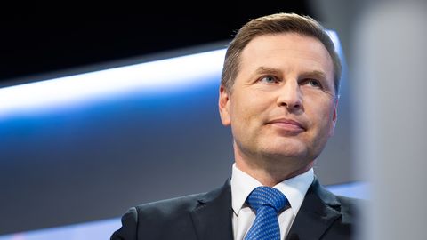 TABEL ⟩ Postimehe lugejatele meeldib ministritest kõige rohkem Hanno Pevkur