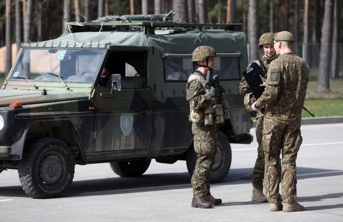 В армии порно, секс с военными и солдатами смотреть онлайн