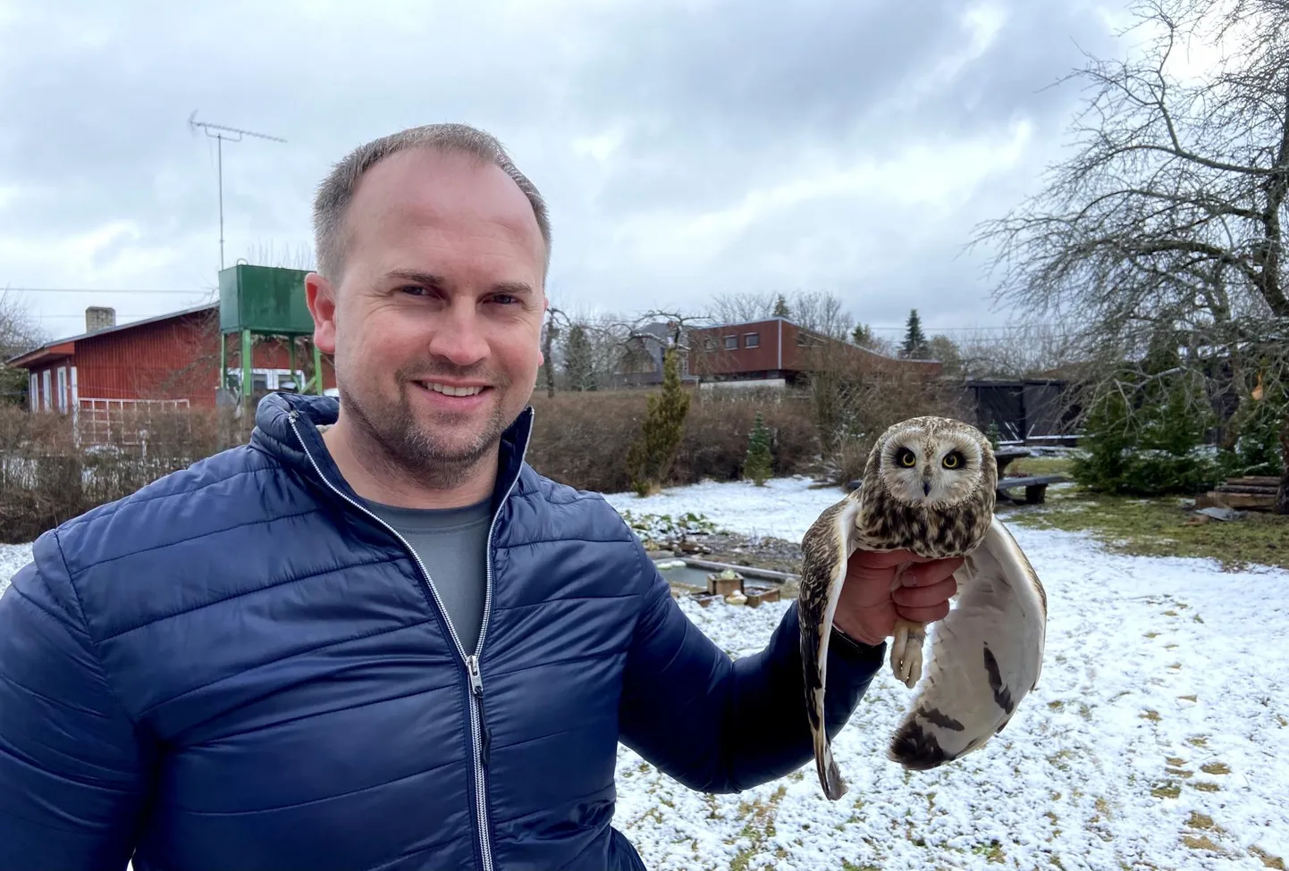 Sven Hõbemägi koos rõngastatud soorätsuga.