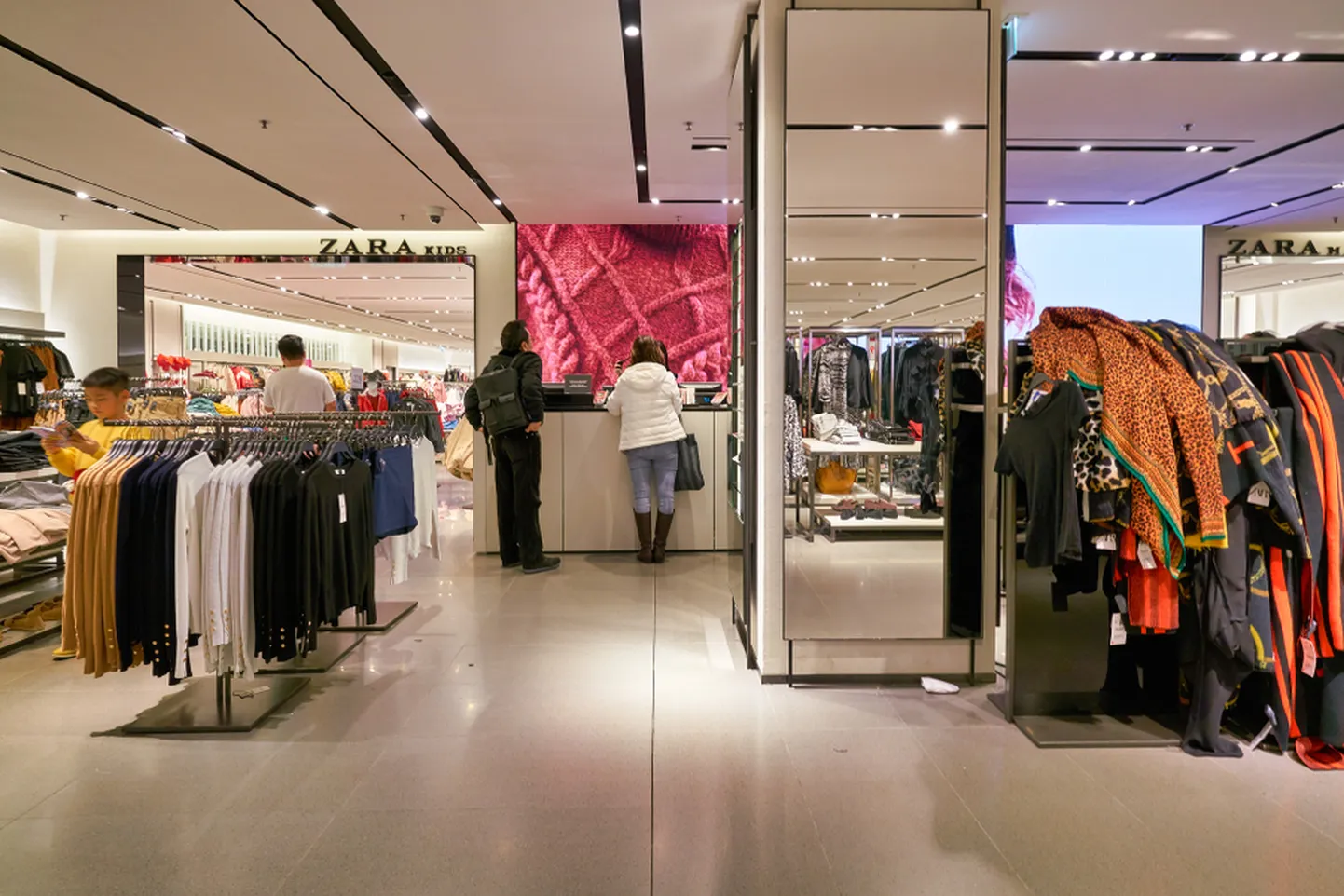 Магазин Zara. Снимок иллюстративный.