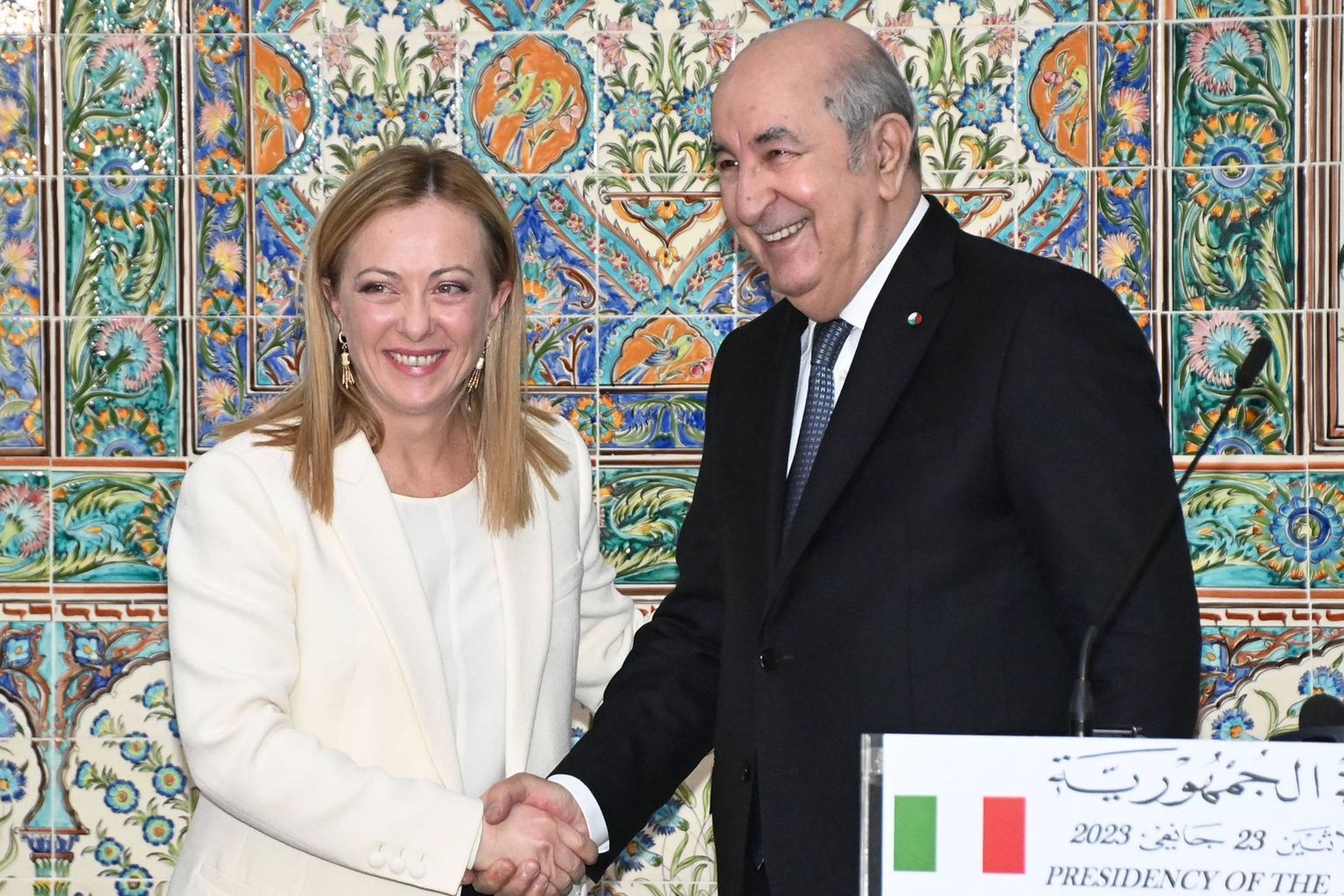 Itaalia peaminister Giorgia Meloni koos Alžeeria presidendi Abdelmadjid Tebbounega.
