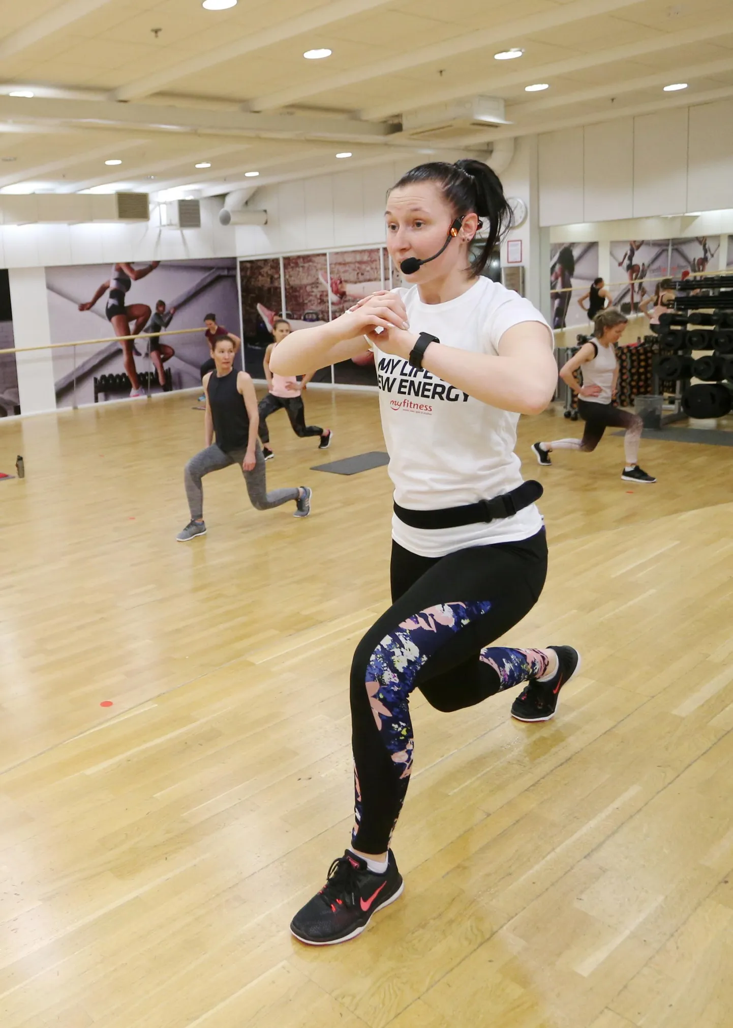 Eile juhendas mitme kuu järel esimest trenni My Fitnessi kesklinna klubi treener Helle-Riin Sõmer. Uue korra järgi treenimises leidis ta nii plusse kui miinuseid.