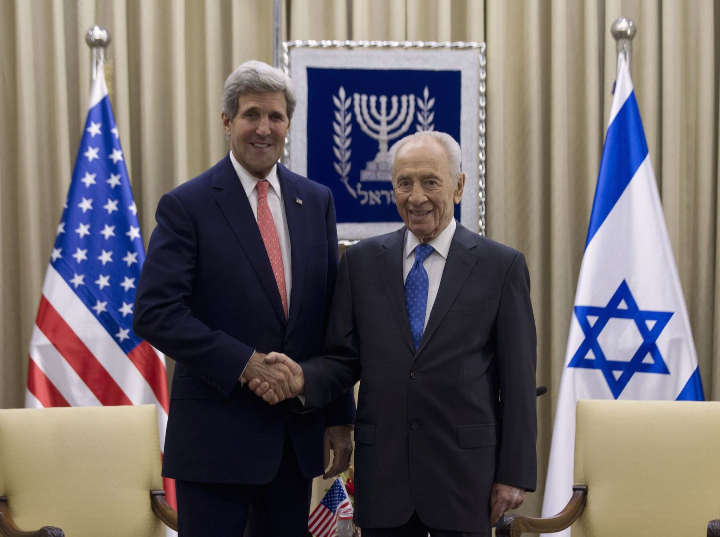 USA välisminister John Kerry (vasakul) ja Iisraeli president Shimon Peres Jeruusalemmas.