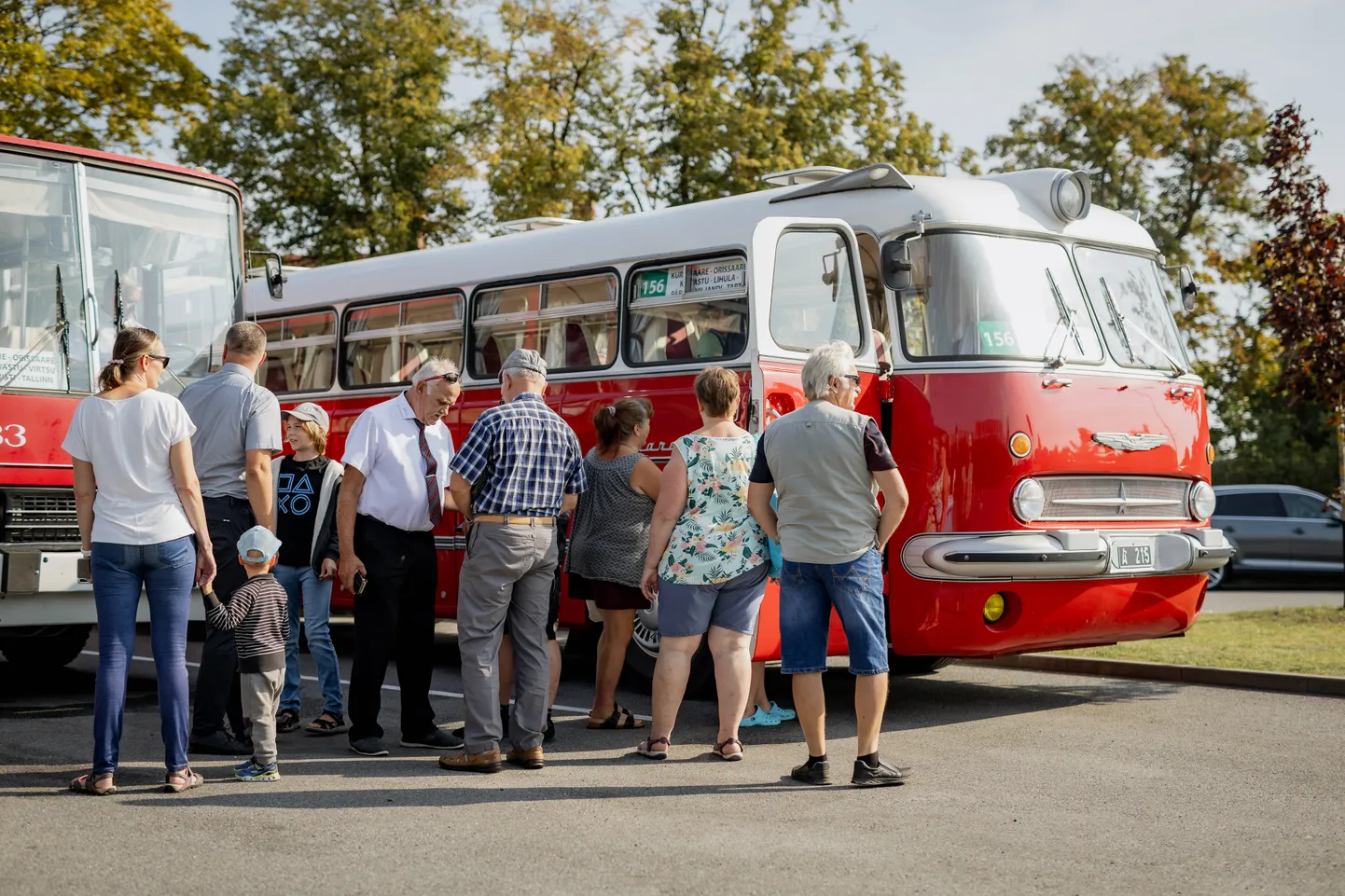 Kuressaare bussijaama 40. sünnipäev ja retrobussid Kuressaares.
