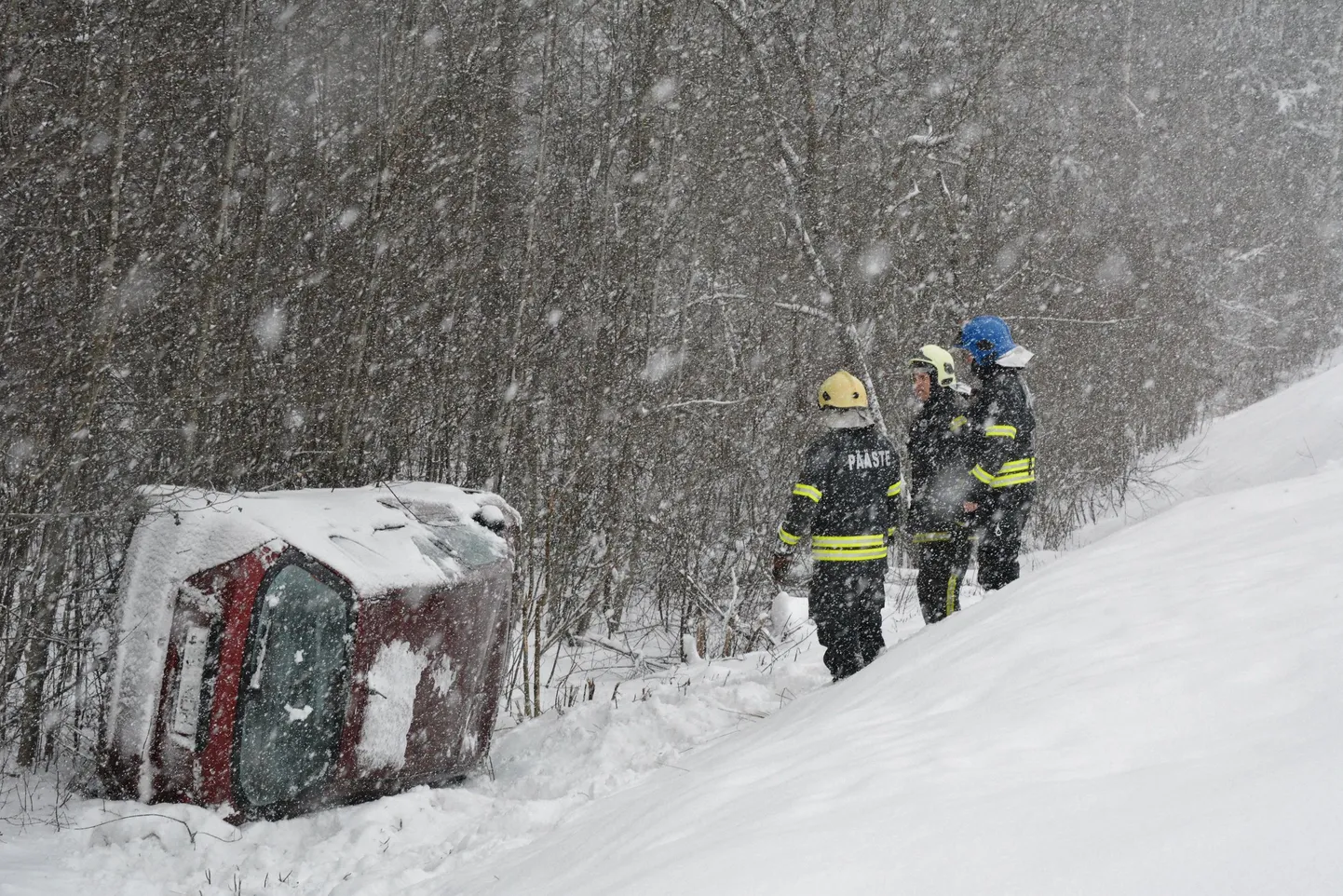 Sõiduauto peatus kraavis, keegi viga ei saanud.