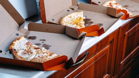 Četri pārtikas produkti, kurus nevajadzētu riskēt ēst nākamajā dienā